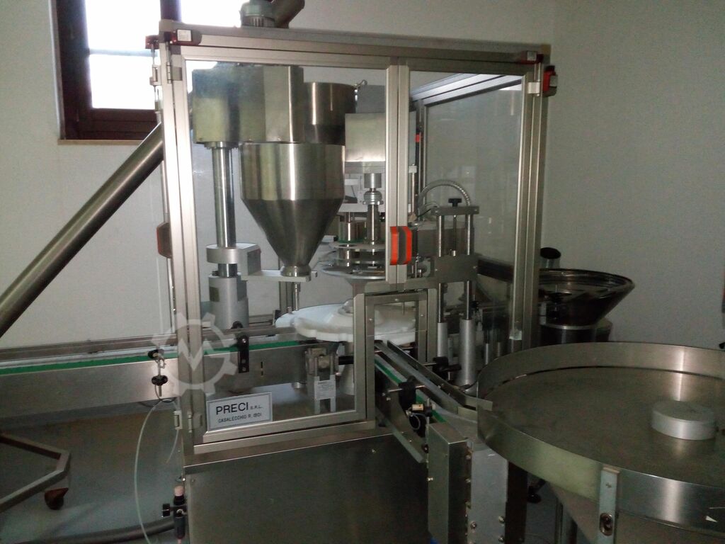 Blisteratrice per il confezionamento degli integratori alimentari