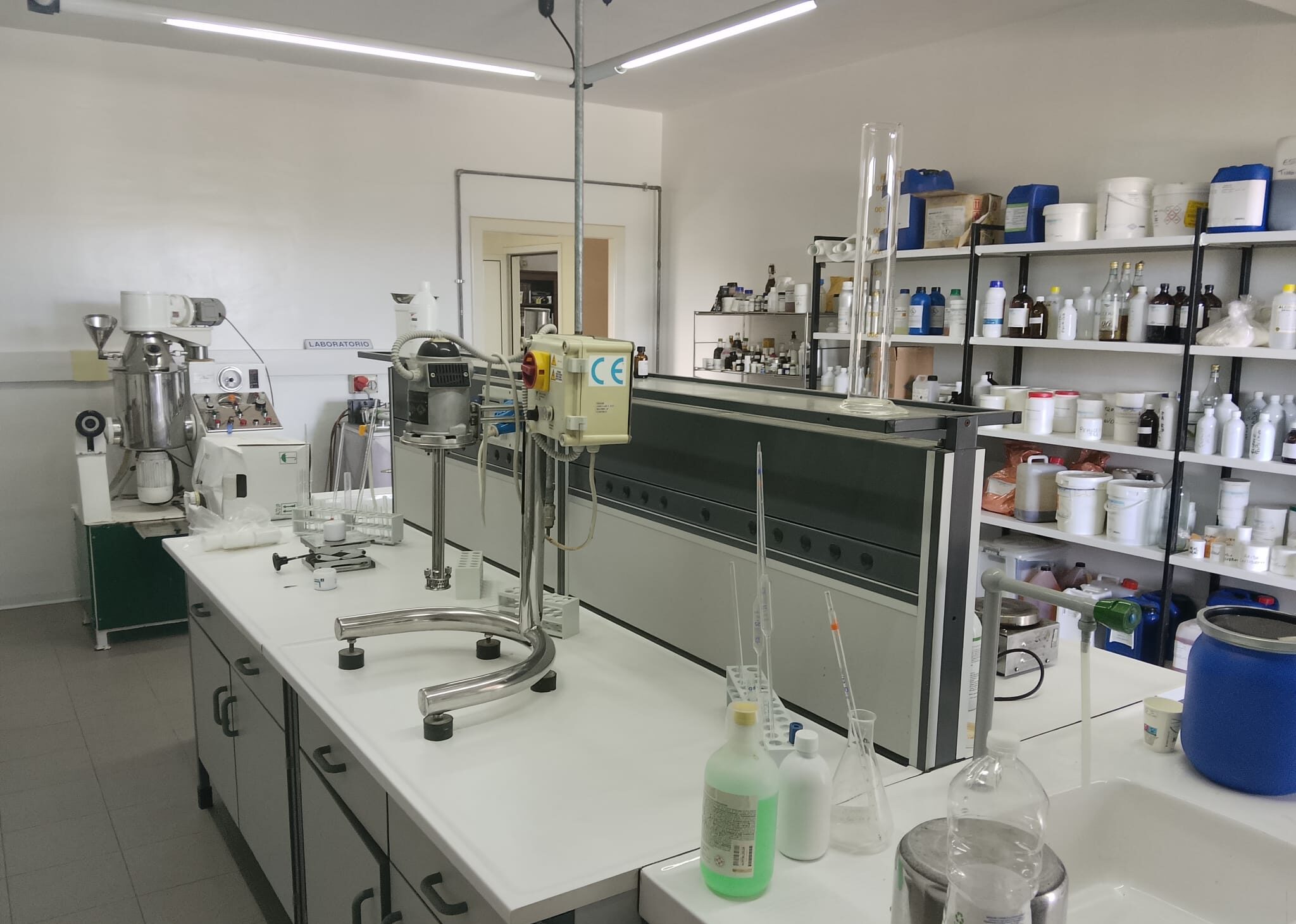 Panoramica dei locali di laboratorio di Energia delle Piante